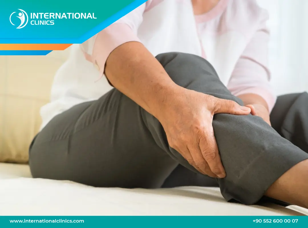 سبب تورم الرجل بعد عملية تغيير مفصل الركبة وكيفية العلاج