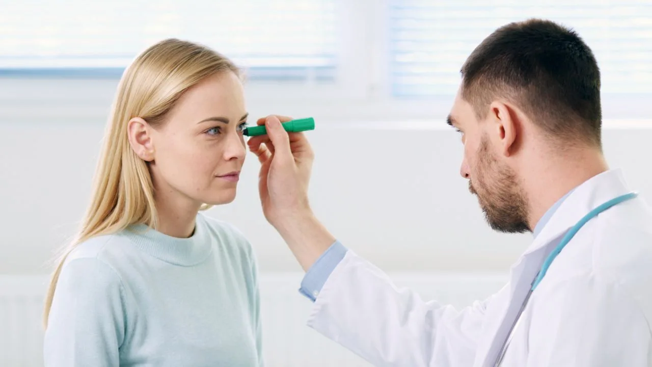 Eyelid Surgery candidite